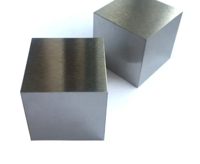 Quand la technologie de pointe est littéralement entre vos mains : dévoiler les puissantes capacités derrière le « cube de tungstène » viral